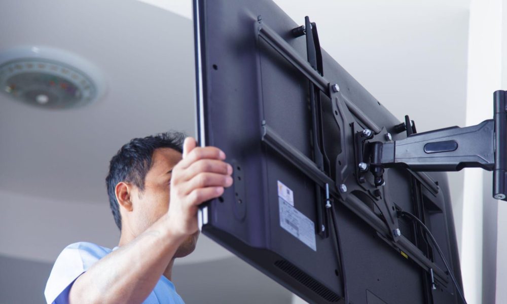 man-installing-a-tilting-tv-wall-mount-1536x1024